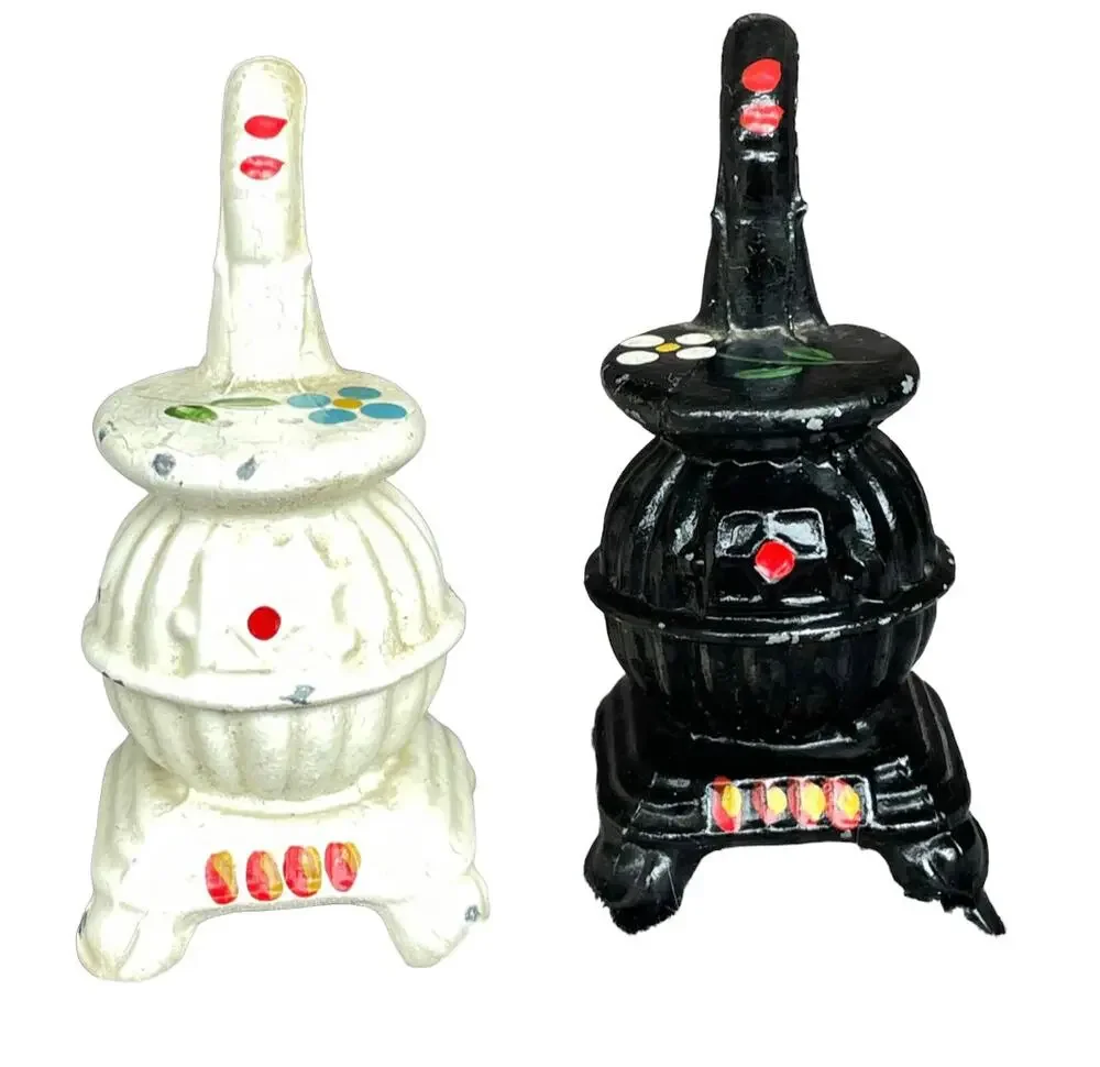 Cast Iron Pot Belly Stove Salt & Pepper Shakers Vintage Farmhouse Rustic Cabin